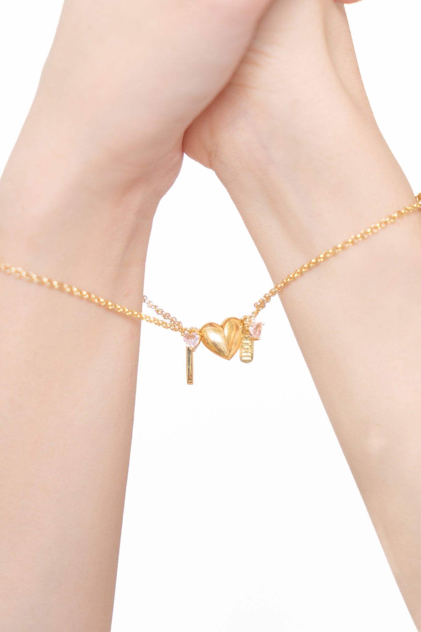 Amazon.com: YANCHUN 2pcs Couple Bracelets Set Sliver Chain Bracelet Peach Heart  Bracelet Promise Couples Bracelets for Boyfriend Girlfriend Gifts (Black  and White): Clothing, Shoes & Jewelry